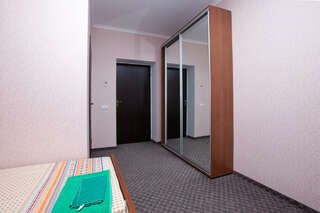 Гостиница Гостевой дом Эдие Судак Трехместный номер с собственной ванной комнатой-7