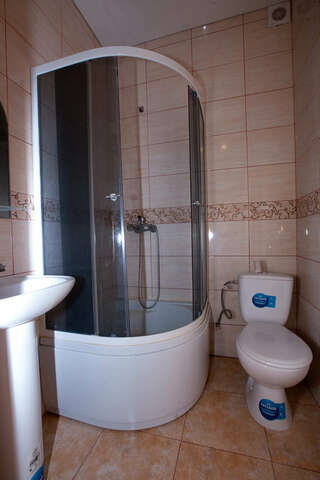 Гостиница Гостевой дом Эдие Судак Двухместный номер с 1 кроватью и собственной ванной комнатой-2